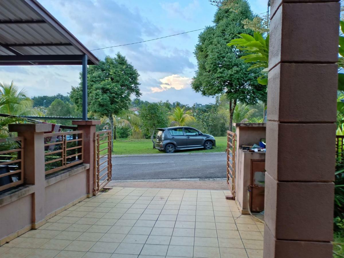 Muslim Dinaim Homestay Tanjong Malim Exterior photo