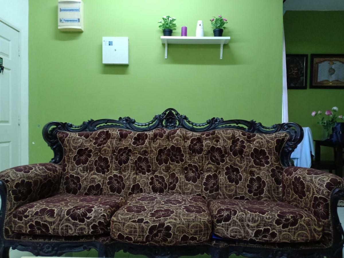 Muslim Dinaim Homestay Tanjong Malim Exterior photo