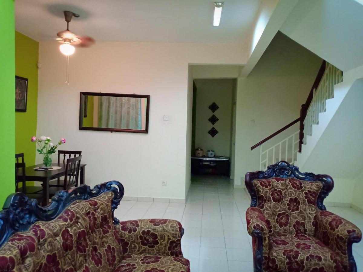 Muslim Dinaim Homestay Tanjong Malim Exterior photo